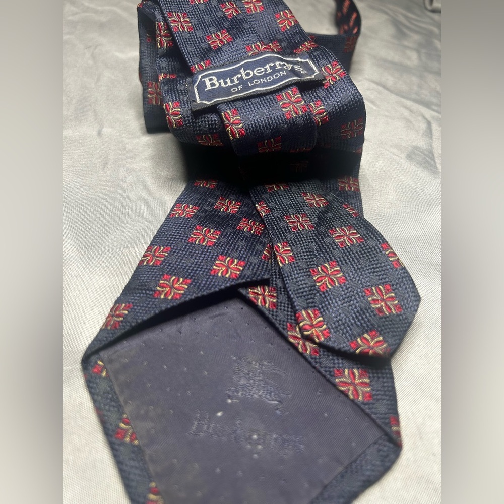 Men’s Burberry London Vintage Blue Red Geometric Silk Necktie Tie - Picture 4 of 4